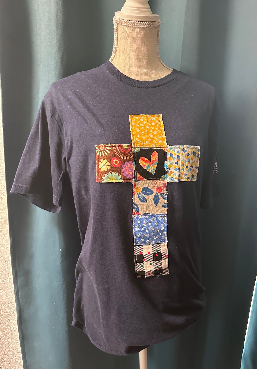Medium Faith Over Fear Cross Applique Short Sleeve Navy T-Shirt