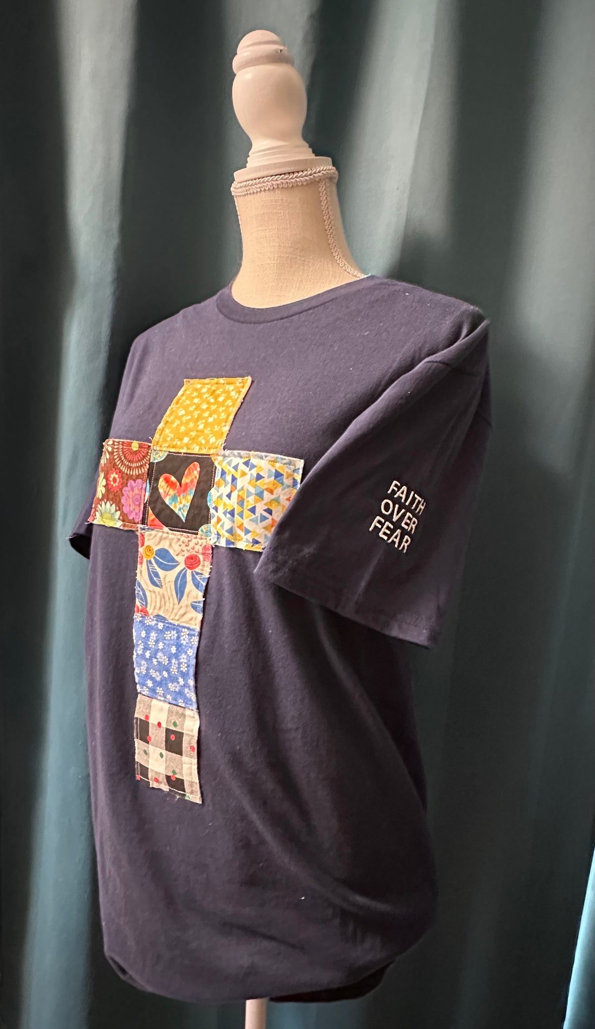 Medium Faith Over Fear Cross Applique Short Sleeve Navy T-Shirt