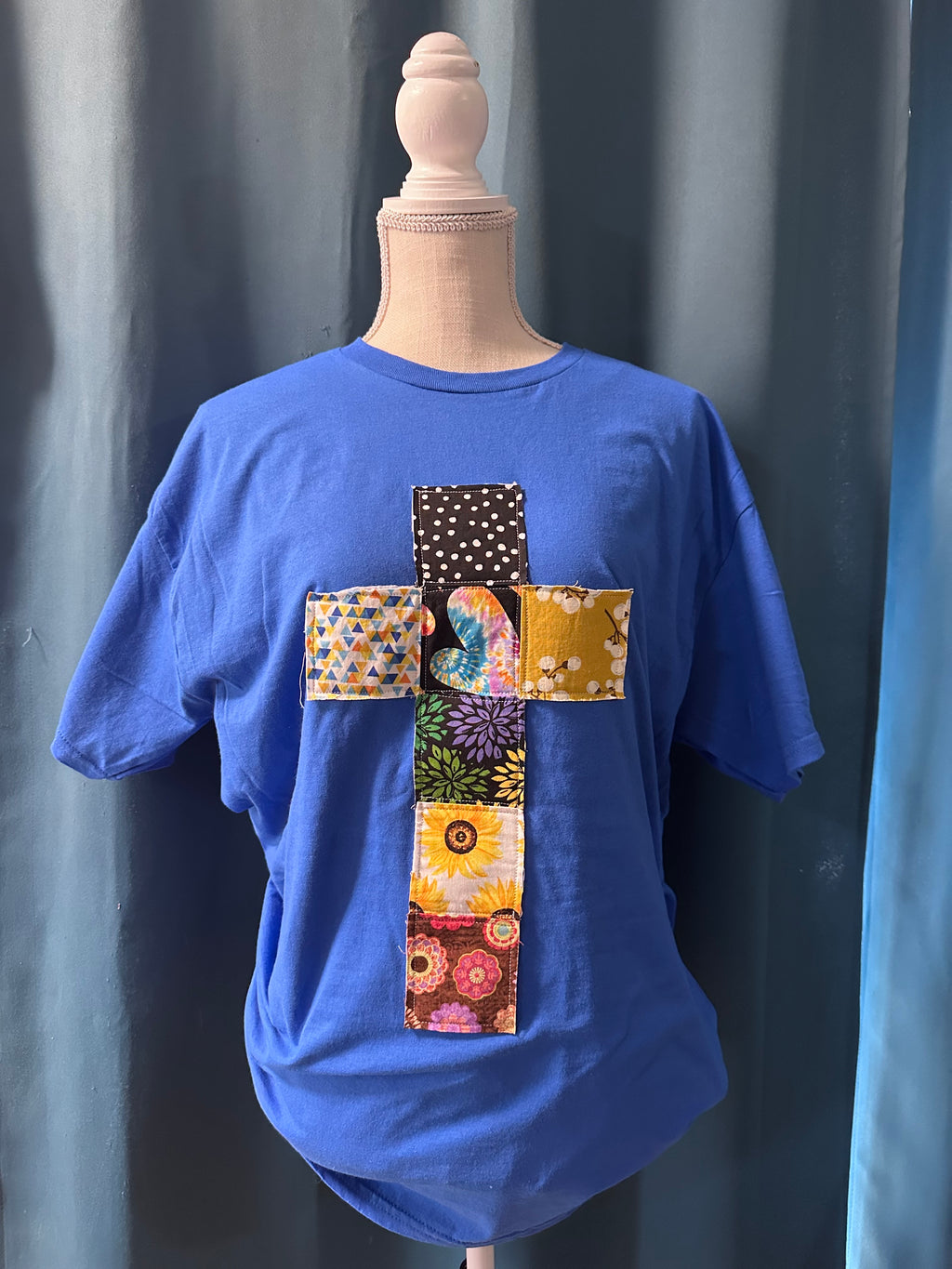 Large Faith Over Fear Cross Applique Short Sleeve Royal Blue T-Shirt